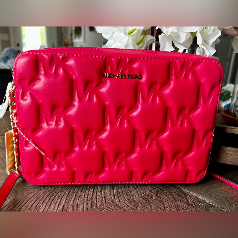 Michael Kors Jet Set, deep pink, Large Crossbody gold chain. New with tags.